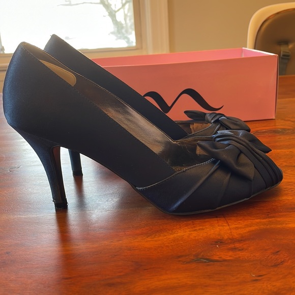 Nina Futura - LS Navy Luster Size 8 - Picture 4 of 5